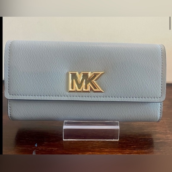 Michael Kors EUC Mimi Large Saffiano
Leather Bi-Fold Wallet - Pale Blue - Picture 4 of 7